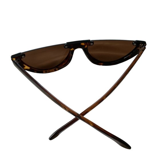 Tortoise Shell Cat-Eye Sunglasses - Picture 4 of 7